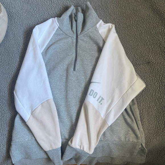 OVERSIZED NIKE QUARTER ZIP SWEATER - Picture 2 of 4